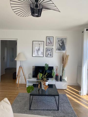 Charmant T2 à vendre à Avrillé, 3ème étage, 2 balcons et parking couvert