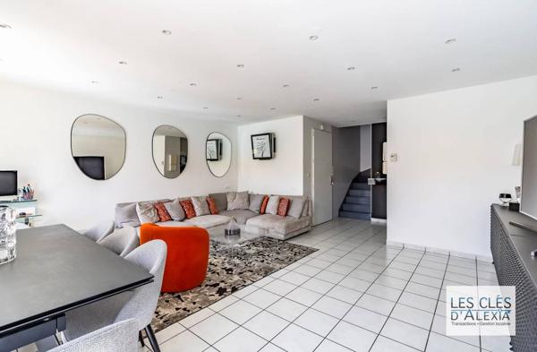 MAISON 106 m² – 4 CHAMBRES – PISCINE CHAUFFÉE – GARAGE – VÉNISSIEUX