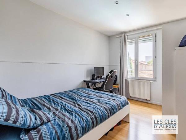 MAISON 106 m² – 4 CHAMBRES – PISCINE CHAUFFÉE – GARAGE – VÉNISSIEUX