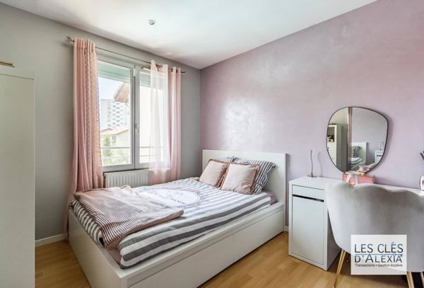 MAISON 106 m² – 4 CHAMBRES – PISCINE CHAUFFÉE – GARAGE – VÉNISSIEUX