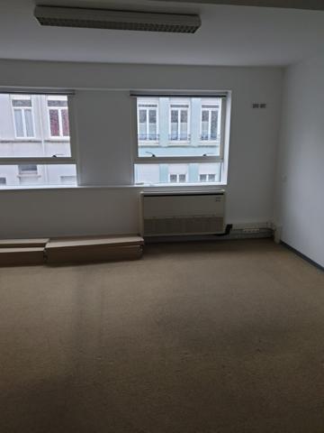 Local professionnel
                                                                                                                                                                                                                                                                                                                                                                                                                                            103  m²