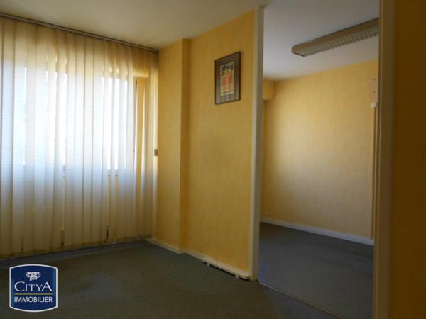 Local professionnel à louer 77.95m²