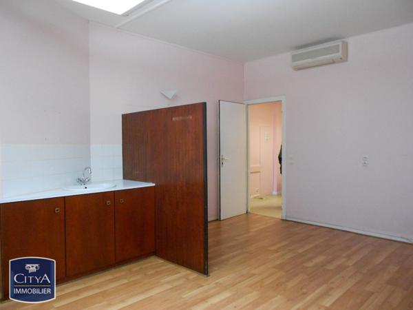 Local professionnel à louer 77.95m²