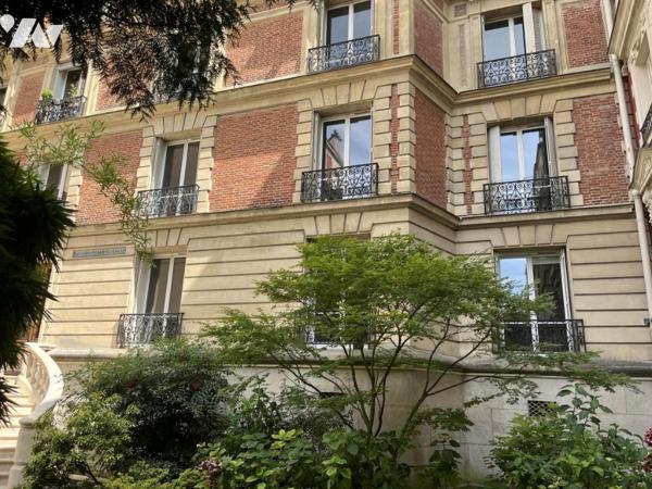 PARIS XVIIIe - Villa Les Platanes - Secteur Abbesses