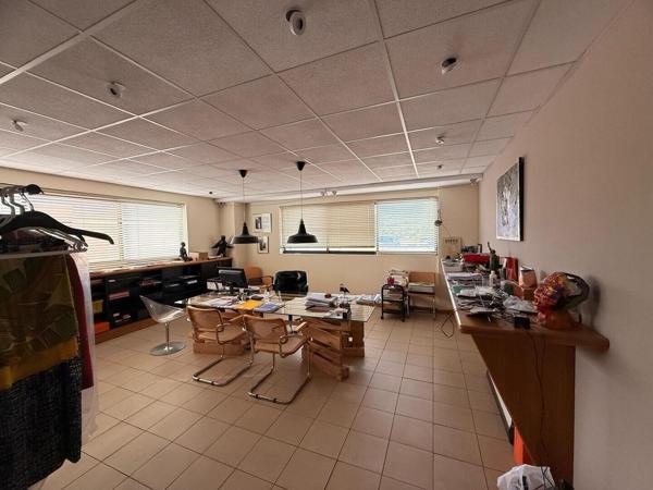 NOUVEAU Grasse Sud 201m² de bureaux avec 5 parkings