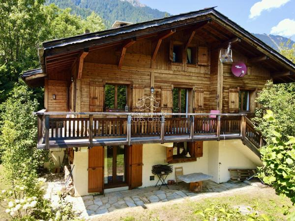 RARE AUX PRAZ DE CHAMONIX-CHALET-5 CHAMBRES-1200 M2 DE TERRAIN- VUE MONT BLANC