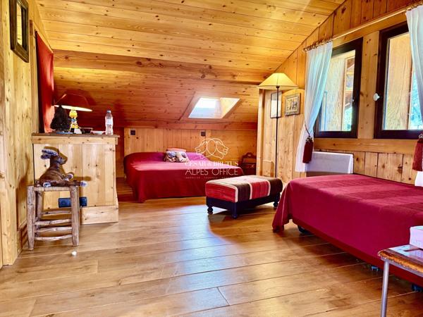RARE AUX PRAZ DE CHAMONIX-CHALET-5 CHAMBRES-1200 M2 DE TERRAIN- VUE MONT BLANC