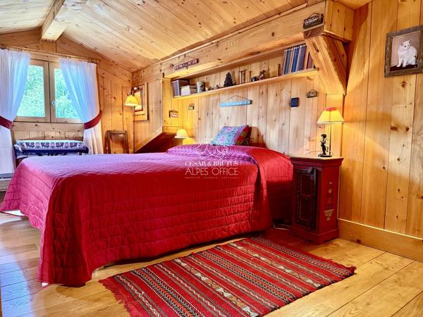 RARE AUX PRAZ DE CHAMONIX-CHALET-5 CHAMBRES-1200 M2 DE TERRAIN- VUE MONT BLANC