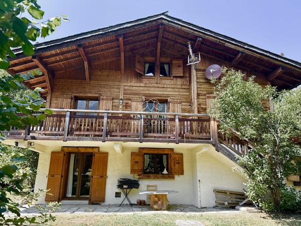 RARE AUX PRAZ DE CHAMONIX-CHALET-5 CHAMBRES-1200 M2 DE TERRAIN- VUE MONT BLANC