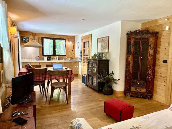 RARE AUX PRAZ DE CHAMONIX-CHALET-5 CHAMBRES-1200 M2 DE TERRAIN- VUE MONT BLANC