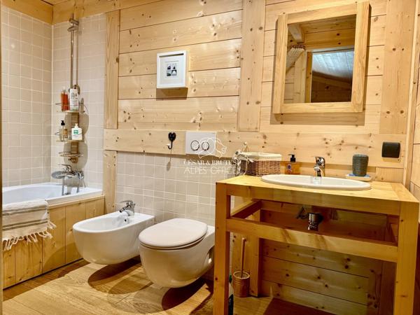 RARE AUX PRAZ DE CHAMONIX-CHALET-5 CHAMBRES-1200 M2 DE TERRAIN- VUE MONT BLANC
