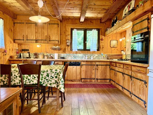 RARE AUX PRAZ DE CHAMONIX-CHALET-5 CHAMBRES-1200 M2 DE TERRAIN- VUE MONT BLANC
