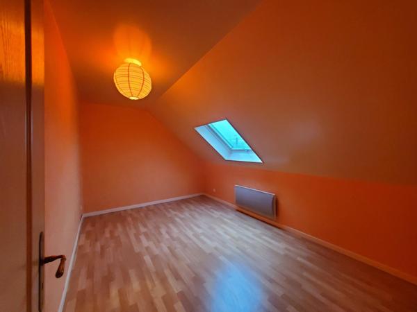 Maison T6 situé dans une impasse au calme et terrain piscinable, sous-sol aménagé et double garages