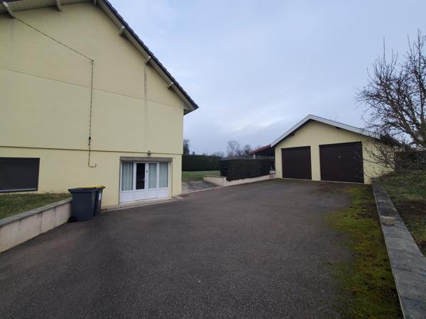 Maison T6 situé dans une impasse au calme et terrain piscinable, sous-sol aménagé et double garages