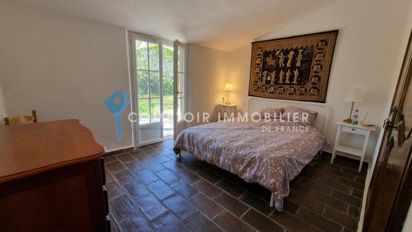 Villa
                                                                                                                                                                                                                                                                                                                        5 pièce(s)                                                                                                                                                                                                          3 chambre(s)                                                                                                                                                                                                          120  m²