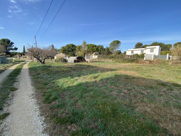 EXCLUSIVITÉ – Terrain constructible de 938 m² à Ventabren (Campagne Aixoise)
