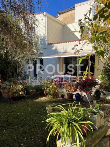 En exclusivité. quartier avenue de la rochelle à 5 minutes à pied du marché maison en pierre avec garage et jardin clos et arboré.