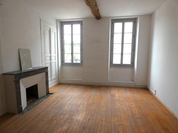 À vendre - Maison mitoyenne 2 côtés, 5 pièces située à Condom (32100)