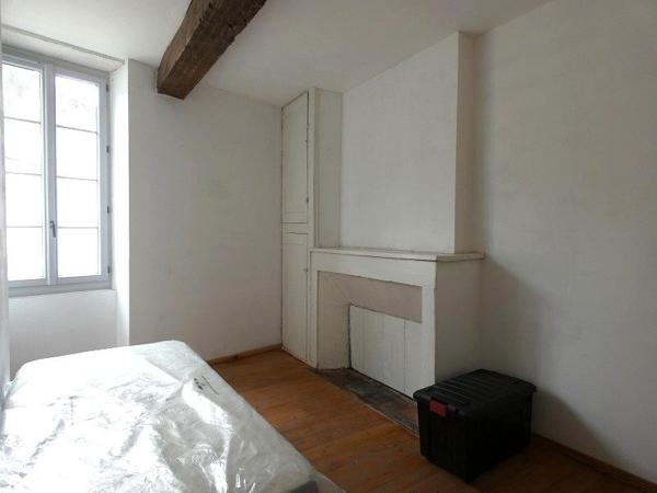 À vendre - Maison mitoyenne 2 côtés, 5 pièces située à Condom (32100)