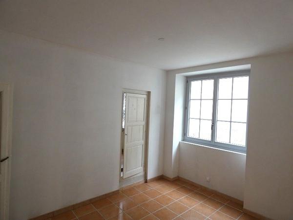 À vendre - Maison mitoyenne 2 côtés, 5 pièces située à Condom (32100)