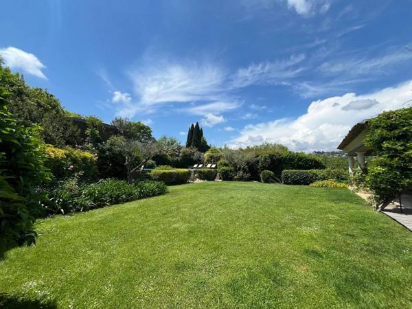 Splendide villa avec jardin paysager à Mougins