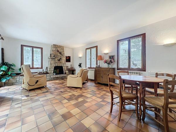 Tourettes-Fayence : Villa + studio indépendant.