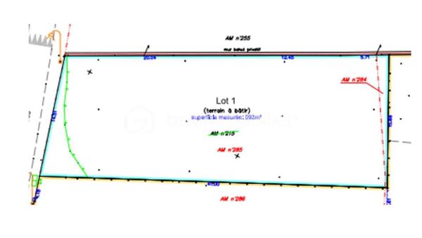 Terrain de 592 m²