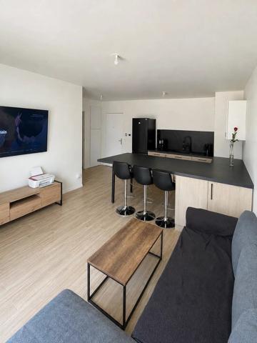 Vente                                                      Appartement
                        
                     3 pièces                      60 m2                     à Melun