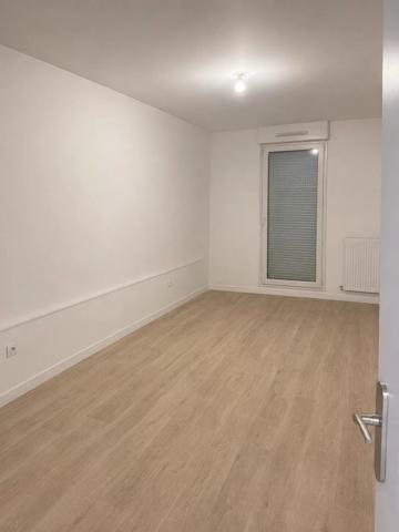 Vente                                                      Appartement
                        
                     3 pièces                      60 m2                     à Melun