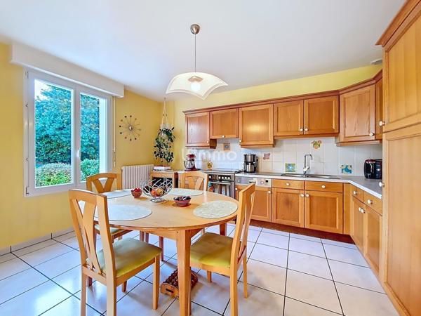 Maison, 4 pièces, de 12O m² à Cast 29150