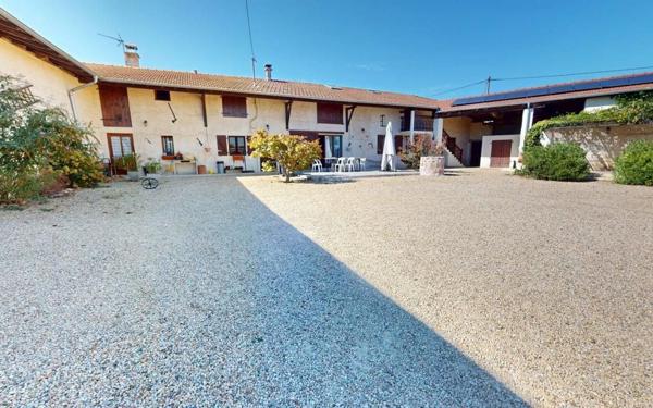 Maison à vendre    5 pièces • 234 m2 Saint-Jean-d'Ardières