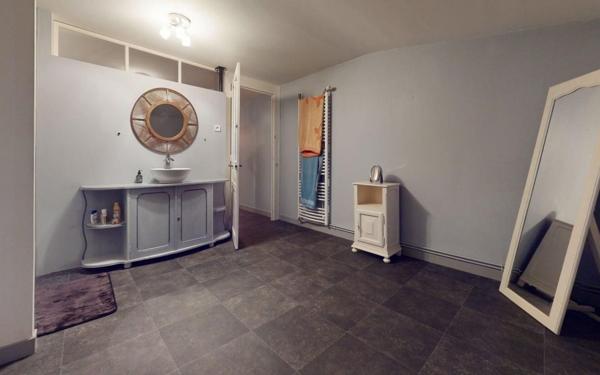 Maison à vendre    5 pièces • 234 m2 Saint-Jean-d'Ardières