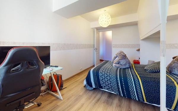 Maison à vendre    5 pièces • 234 m2 Saint-Jean-d'Ardières