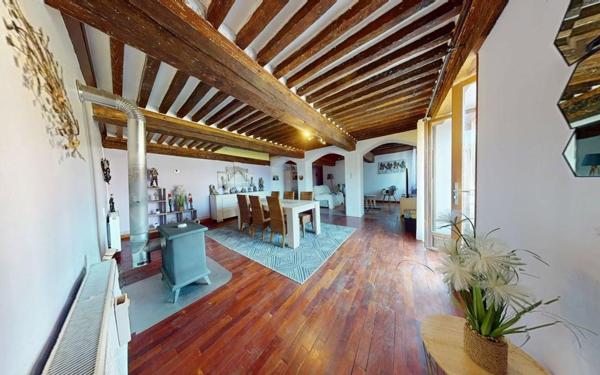 Maison à vendre    5 pièces • 234 m2 Saint-Jean-d'Ardières