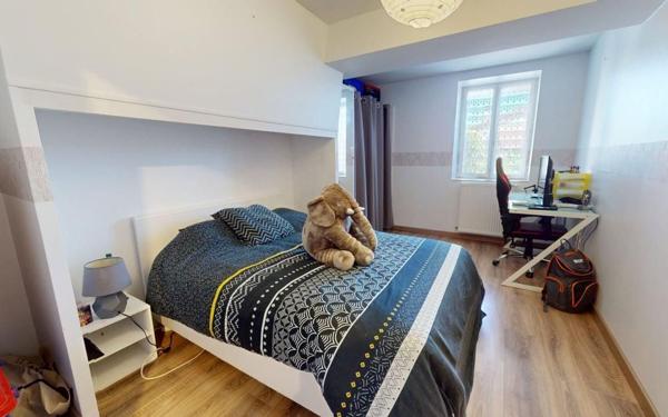 Maison à vendre    5 pièces • 234 m2 Saint-Jean-d'Ardières