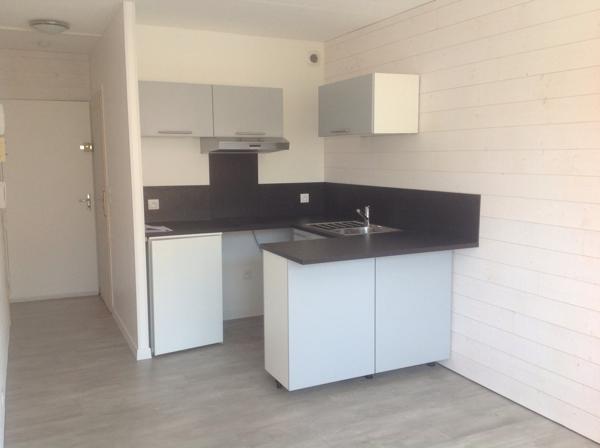STUDIO PROCHE CHU AVEC PLACE DE PARKING