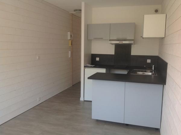 STUDIO PROCHE CHU AVEC PLACE DE PARKING