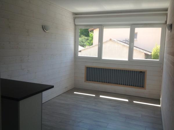 STUDIO PROCHE CHU AVEC PLACE DE PARKING