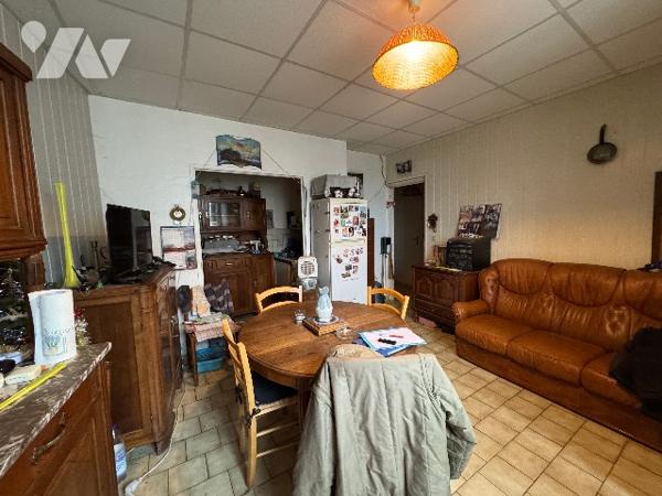 IDEAL INVESTISSEUR - IMMEUBLE LOUÉ
Immeuble 2 logements et 2 locataires (865€ de loyer par mois)