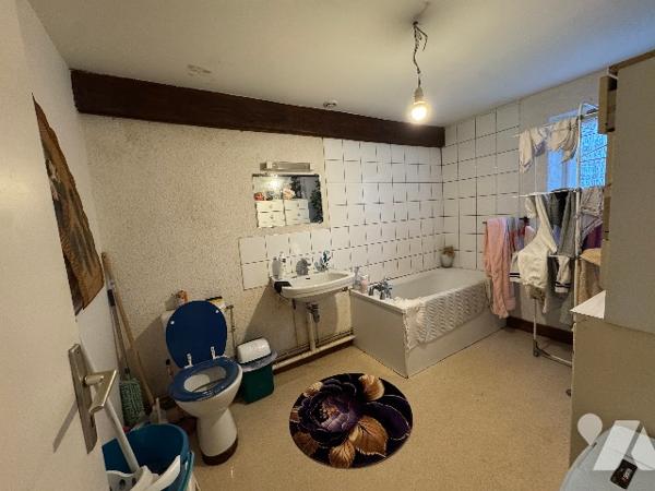 IDEAL INVESTISSEUR - IMMEUBLE LOUÉ
Immeuble 2 logements et 2 locataires (865€ de loyer par mois)