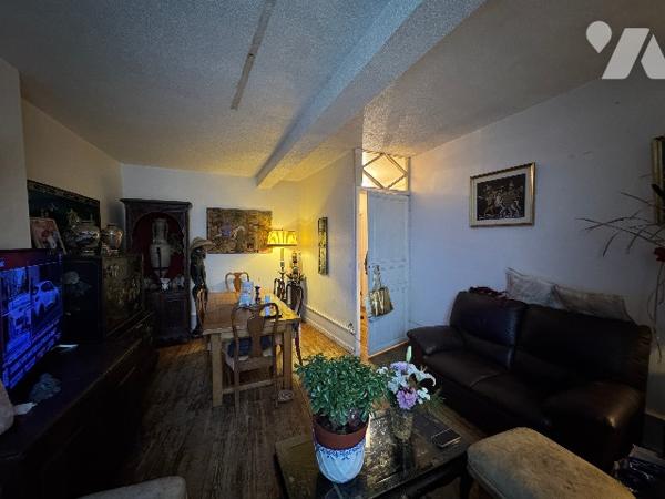 IDEAL INVESTISSEUR - IMMEUBLE LOUÉ
Immeuble 2 logements et 2 locataires (865€ de loyer par mois)