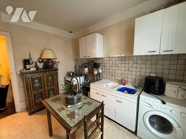 IDEAL INVESTISSEUR - IMMEUBLE LOUÉ
Immeuble 2 logements et 2 locataires (865€ de loyer par mois)