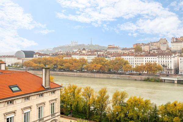 LYON 6 – Duplex dernier étage avec vue sur les quais - 3 chambres - 1 place de stationnement