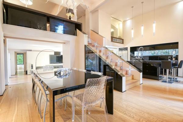 Saint-Didier-au-Mont-d'Or - Maison de 296,68 m² - Jardin avec Piscine - Dépendance - 4 Chambres