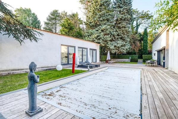 Saint-Didier-au-Mont-d'Or - Maison de 296,68 m² - Jardin avec Piscine - Dépendance - 4 Chambres