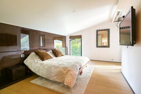 Saint-Didier-au-Mont-d'Or - Maison de 296,68 m² - Jardin avec Piscine - Dépendance - 4 Chambres