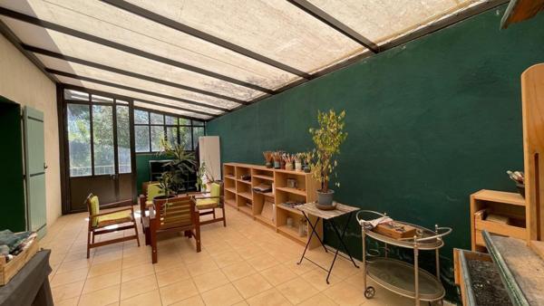 Maison lumineuse avec jardin arboré – Sauveterre