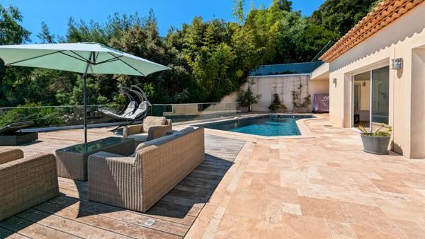 Maison Roquebrune Sur Argens 6 pièce(s) 227m2