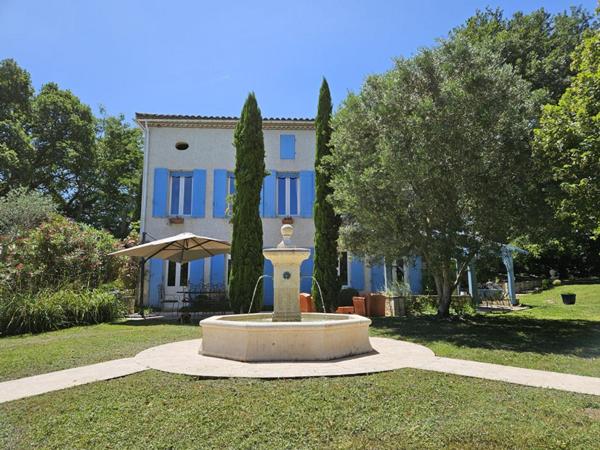 Ensemble Immobilier en pierre du 18ème - 14 pièce(s),431 m² (maison de Maître,  Pigeonnier, Dépendances, Piscine) Parc 1,4ha