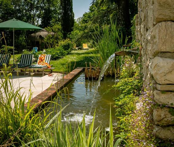 Ensemble Immobilier en pierre du 18ème - 14 pièce(s),431 m² (maison de Maître,  Pigeonnier, Dépendances, Piscine) Parc 1,4ha